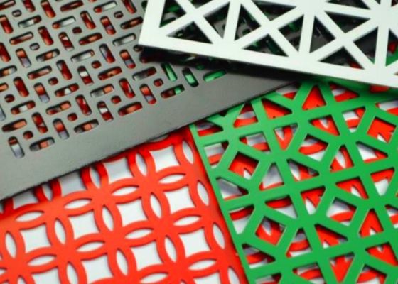 Высокая открытая площадь перфорированных стальных сетчатых листов ПВХ покрытия декорации Размер отверстия 0,1 мм
