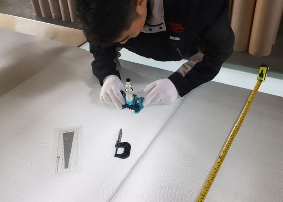 Двухшпиндельной сплетенный нержавеющей сталью крен ячеистой сети 2205 используемый в сосуде под давлением