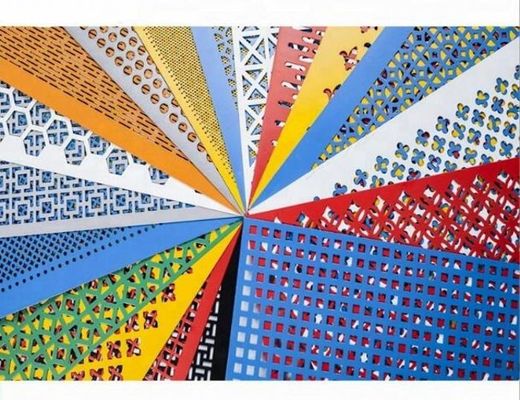 Прорезанное пробитое отверстием пефорированное алюминиевое экрана металла обшивает панелями множественные цвета