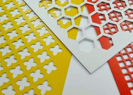 Металлическая сетка с перфорацией с формой отверстий и обработкой поверхности