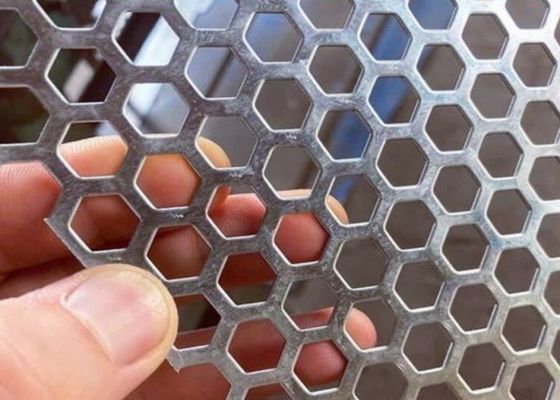 Цветная ПВХ покрытие перфорированный алюминиевый лист для внешней декорации стены