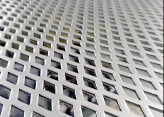Прочность на растяжение от 250 до 550 МПа Перфорированная металлическая панель на заказ и универсальный вариант для нескольких промышленных применений