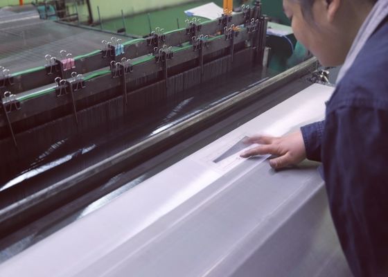 Настраиваемый экран из ячеистой сети полотняного переплетения для различных применений